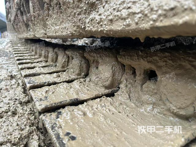 单侧履带整体(整机外观) 单侧履带整体(整机外观)