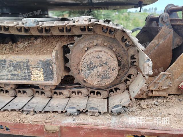 單側(cè)履帶整體(整機(jī)外觀) 單側(cè)履帶整體(整機(jī)外觀)