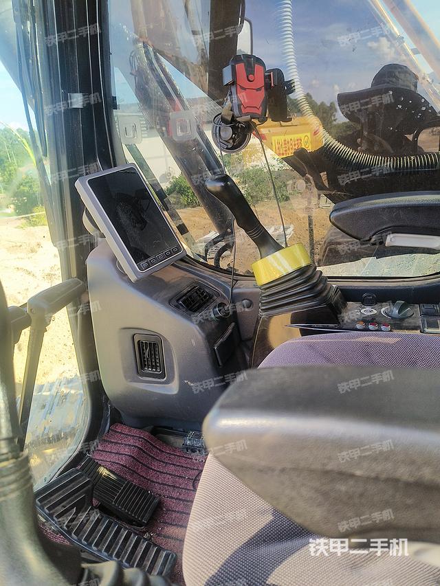 驾驶室整体（整机外观）