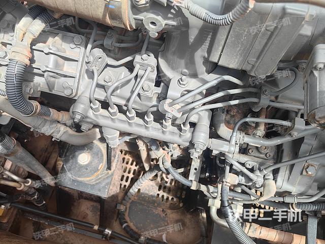 驾驶室整体(整机外观) 驾驶室整体(整机外观)
