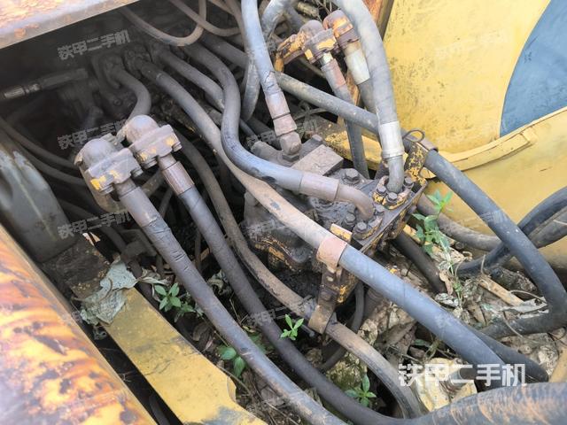 液壓泵艙室正面整體(整機(jī)外觀) 液壓泵艙室正面整體(整機(jī)外觀)