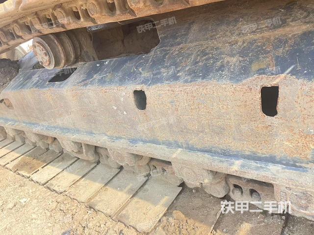 单侧履带整体(整机外观) 单侧履带整体(整机外观)