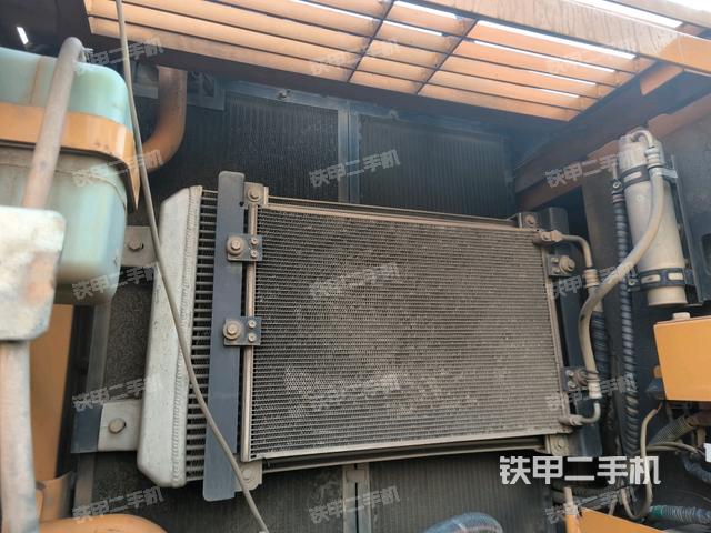 散熱器正面(大件艙室) 散熱器正面(大件艙室)