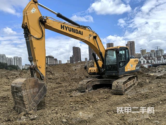 現(xiàn)代R225LVS挖掘機(jī)