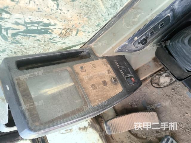 后窗玻璃角標(biāo)(駕駛室部分) 后窗玻璃角標(biāo)(駕駛室部分)