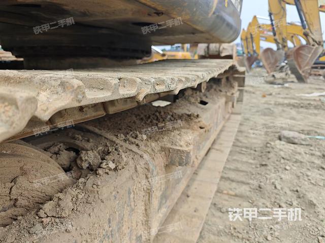 单侧履带整体(整机外观) 单侧履带整体(整机外观)