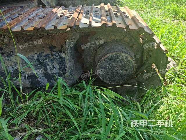 單側(cè)履帶整體(整機(jī)外觀) 單側(cè)履帶整體(整機(jī)外觀)