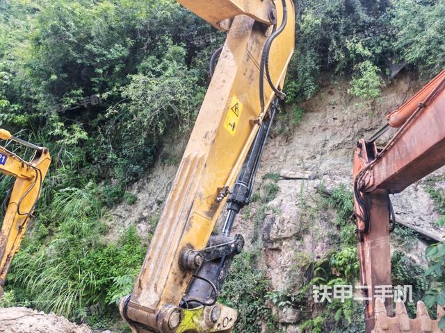 大臂整体 右侧(工作和回转装置) 大臂整体 右侧(工作和回转装置)