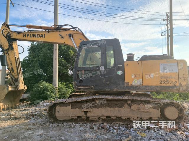 現(xiàn)代R225LC-7挖掘機
