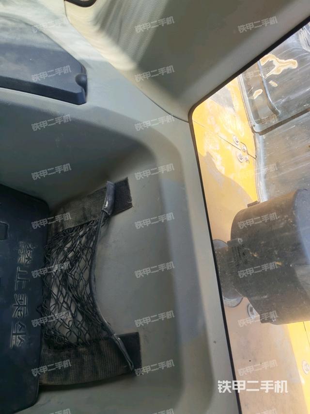驾驶室左前45度(驾驶室部分) 驾驶室左前45度(驾驶室部分)