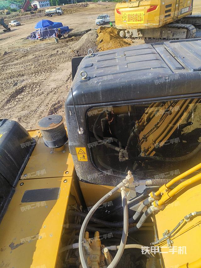 驾驶室顶部（整机外观）