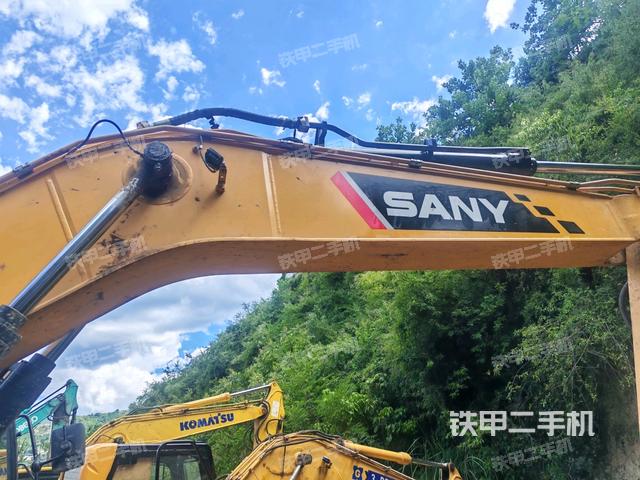 铲斗右后整体(工作和回转装置) 铲斗右后整体(工作和回转装置)