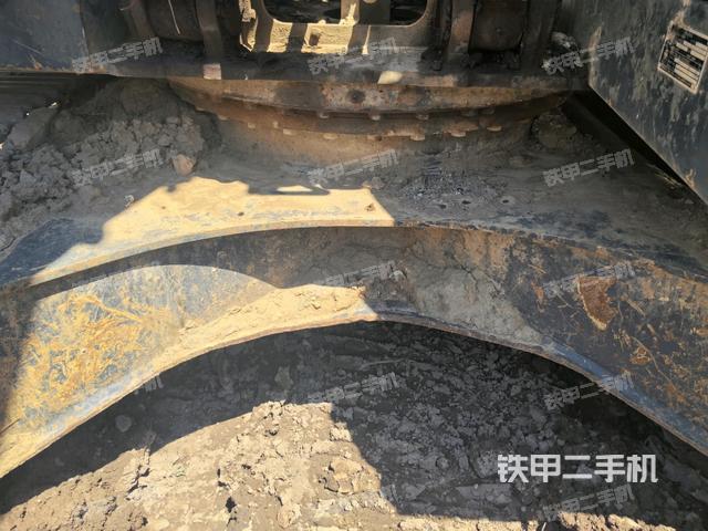 大臂根部 斜视(工作和回转装置) 大臂根部 斜视(工作和回转装置)