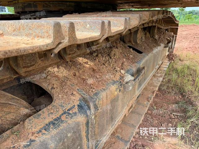 單側(cè)履帶整體(整機(jī)外觀) 單側(cè)履帶整體(整機(jī)外觀)