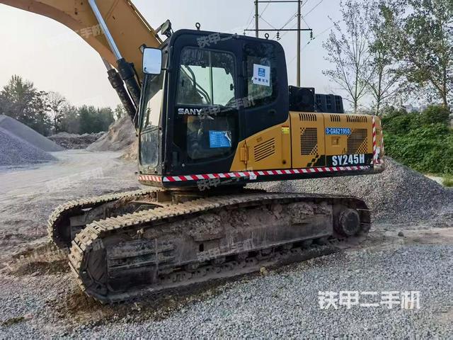三一重工SY215C挖掘機(jī)