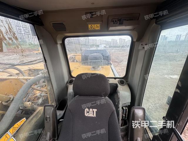 左后方玻璃角標(biāo)(駕駛室部分) 左后方玻璃角標(biāo)(駕駛室部分)