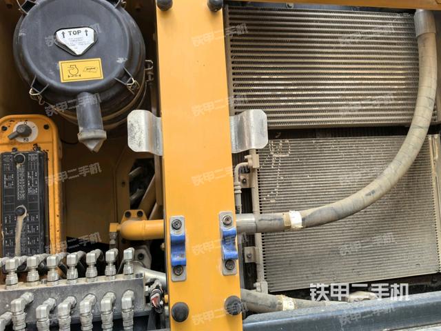 散熱器正面(大件艙室) 散熱器正面(大件艙室)
