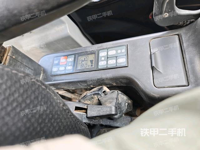 后窗玻璃角標(biāo)(駕駛室部分) 后窗玻璃角標(biāo)(駕駛室部分)