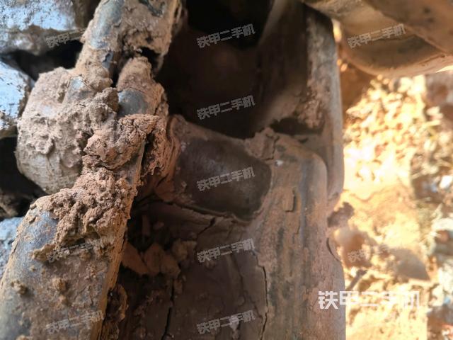 左側(cè)履帶整體?(行走機(jī)構(gòu)) 左側(cè)履帶整體?(行走機(jī)構(gòu))