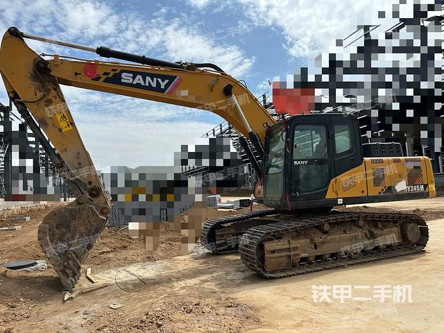 三一重工SY215C挖掘機(jī)