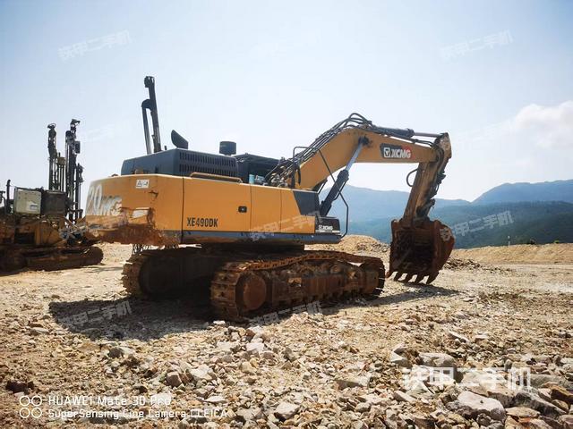 液壓泵艙室正面整體(整機(jī)外觀) 液壓泵艙室正面整體(整機(jī)外觀)