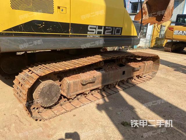 单侧履带整体(整机外观) 单侧履带整体(整机外观)