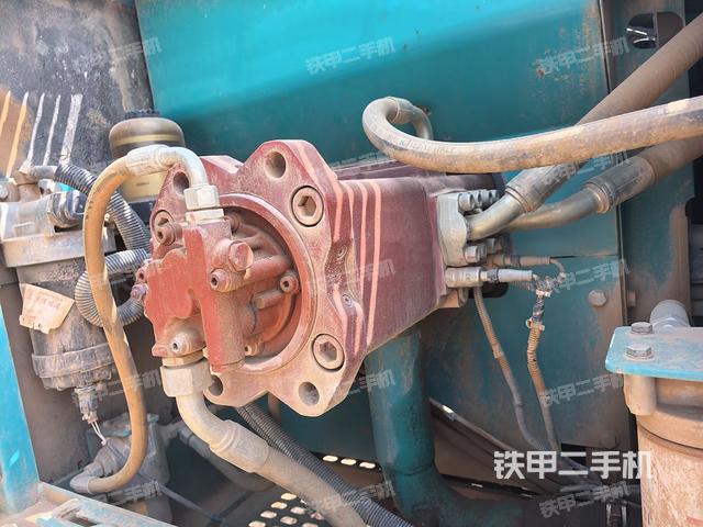液壓泵斜45?左(大件艙室) 液壓泵斜45?左(大件艙室)