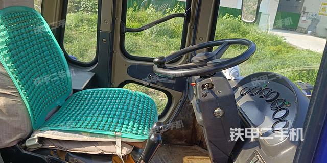 駕駛室工作臺(tái)(整機(jī)外觀及大件) 駕駛室工作臺(tái)(整機(jī)外觀及大件)