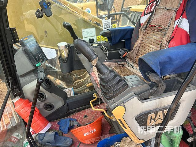 驾驶室整体(整机外观) 驾驶室整体(整机外观)