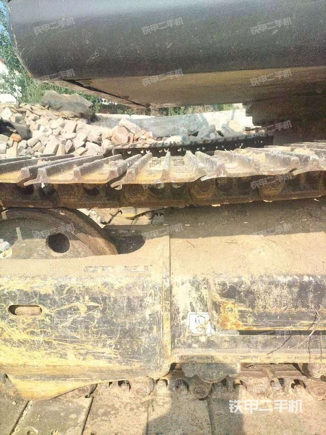 驾驶室顶部（整机外观）