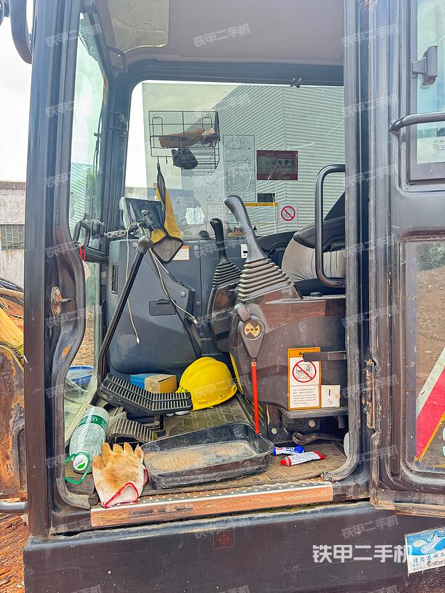 驾驶室整体（整机外观）