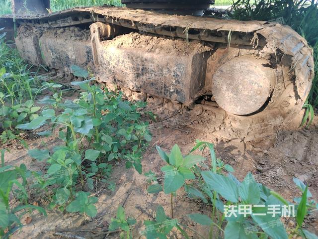 單側(cè)履帶整體(整機外觀) 單側(cè)履帶整體(整機外觀)
