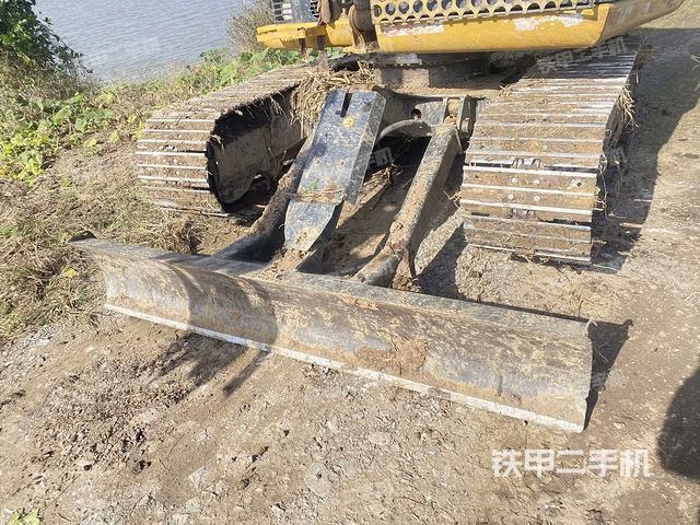 单侧履带整体(整机外观) 单侧履带整体(整机外观)