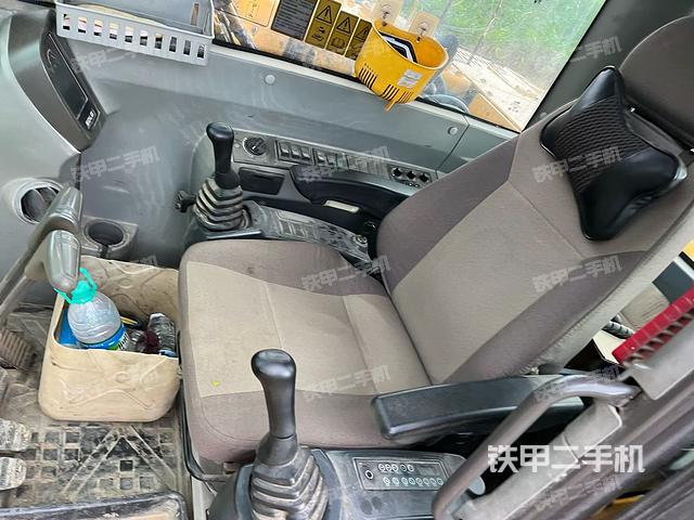 驾驶室整体(整机外观) 驾驶室整体(整机外观)