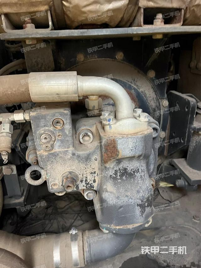 液压泵舱室正面整体(整机外观) 液压泵舱室正面整体(整机外观)