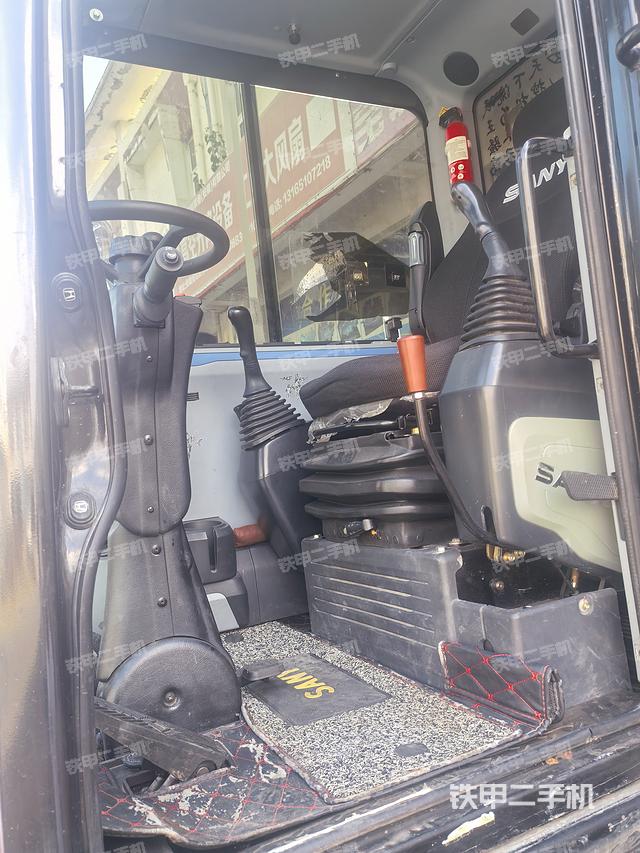 驾驶室整体（整机外观）