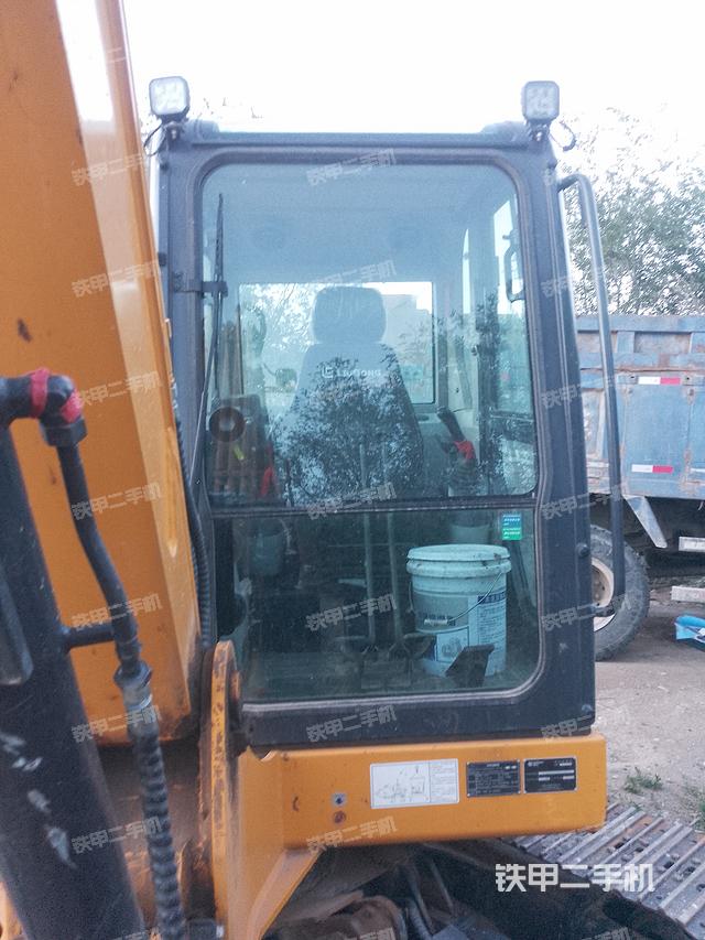 驾驶室顶部（整机外观）