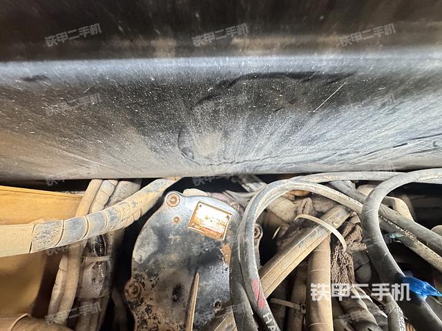 回转马达和主控阀（整机外观）