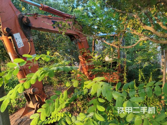 駕駛室整體(整機(jī)外觀) 駕駛室整體(整機(jī)外觀)