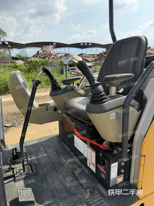 驾驶室整体（整机外观）