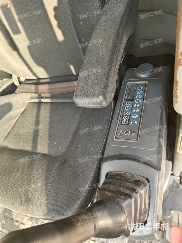 后窗玻璃角標(biāo)（駕駛室部分）