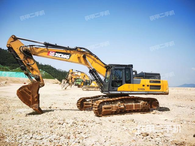 單側(cè)履帶整體(整機(jī)外觀) 單側(cè)履帶整體(整機(jī)外觀)