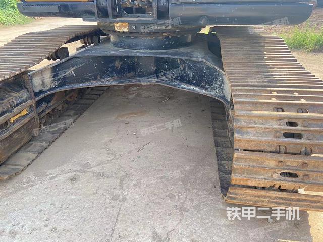 駕駛室整體(整機(jī)外觀) 駕駛室整體(整機(jī)外觀)