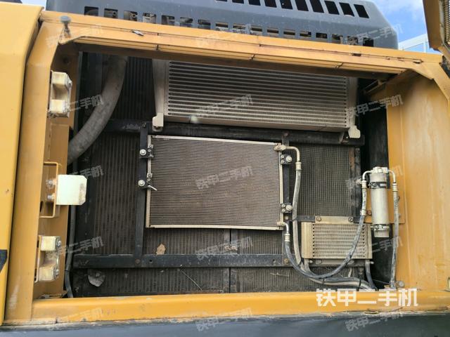 散熱器正面(大件艙室) 散熱器正面(大件艙室)