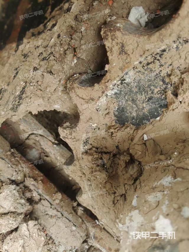 液压泵舱室正面整体（整机外观）