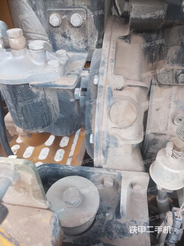 回转马达和主控阀（整机外观）