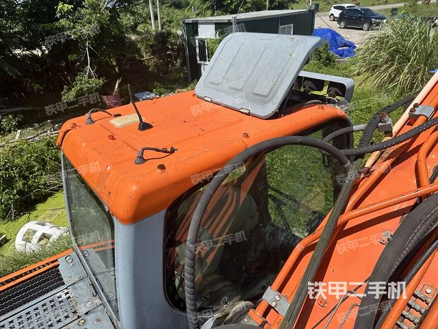 座椅右側控制臺/鑰匙門/油門/含右手柄（駕駛室部分）