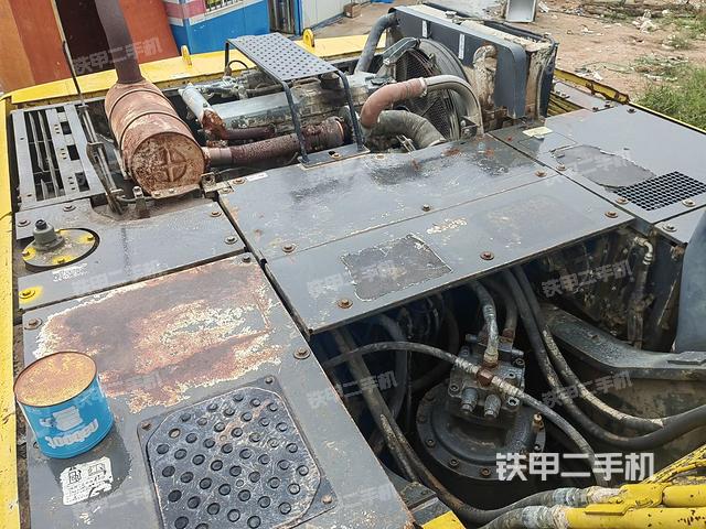 回轉(zhuǎn)馬達和主控閥(整機外觀) 回轉(zhuǎn)馬達和主控閥(整機外觀)