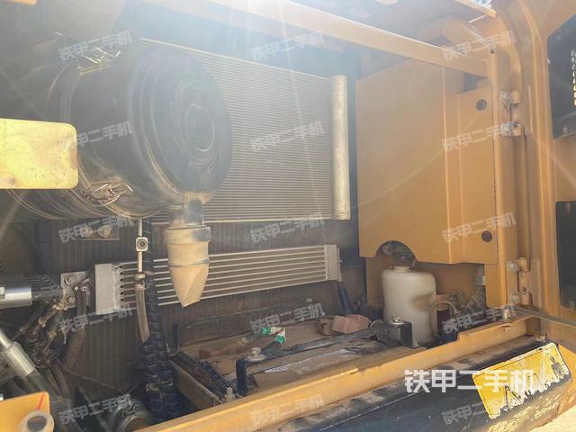 驾驶室整体(整机外观) 驾驶室整体(整机外观)