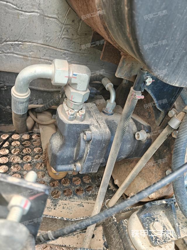 液壓泵艙室正面整體(整機(jī)外觀(guān)) 液壓泵艙室正面整體(整機(jī)外觀(guān))